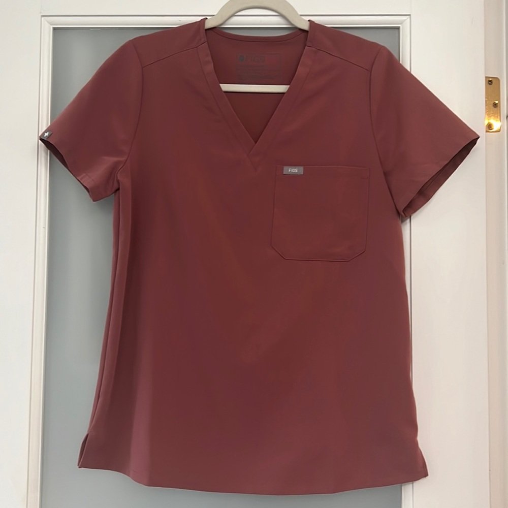 Figs Mauve Catarina scrub top